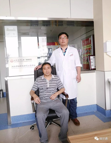 江山代有才人出   ——记河南省青年医师绿激光手术大赛一等奖获得者余沁楠医师和大赛导师张会清教授 江山代有才人出   ——记河南省青年医师绿激光手术大赛一等奖获得者余沁楠医师和大赛导师张会清教授