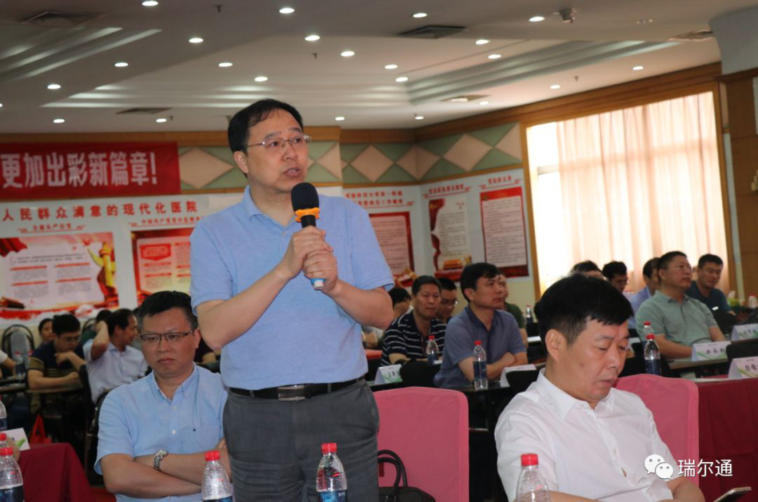 第二届河南省青年医师绿激光手术大赛赛后专访(刘晓龙博士&薛波新教授,神州组冠军) 第二届河南省青年医师绿激光手术大赛赛后专访(刘晓龙博士&薛波新教授,神州组冠军)