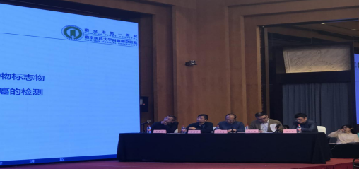 绿光耀金陵 情满汇钟山 绿光耀金陵 情满汇钟山