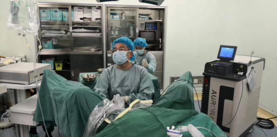 绿光耀金陵 情满汇钟山 绿光耀金陵 情满汇钟山