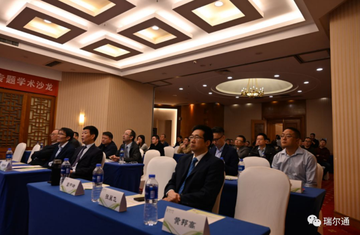 绿光熠熠,照耀星城大地 绿光熠熠,照耀星城大地